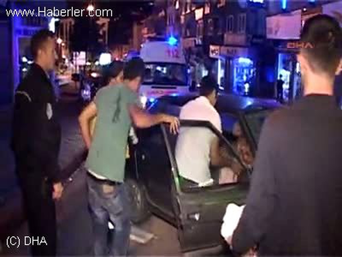 Ereğli\'de İki Otomobil Çarpıştı: 8 Yaralı