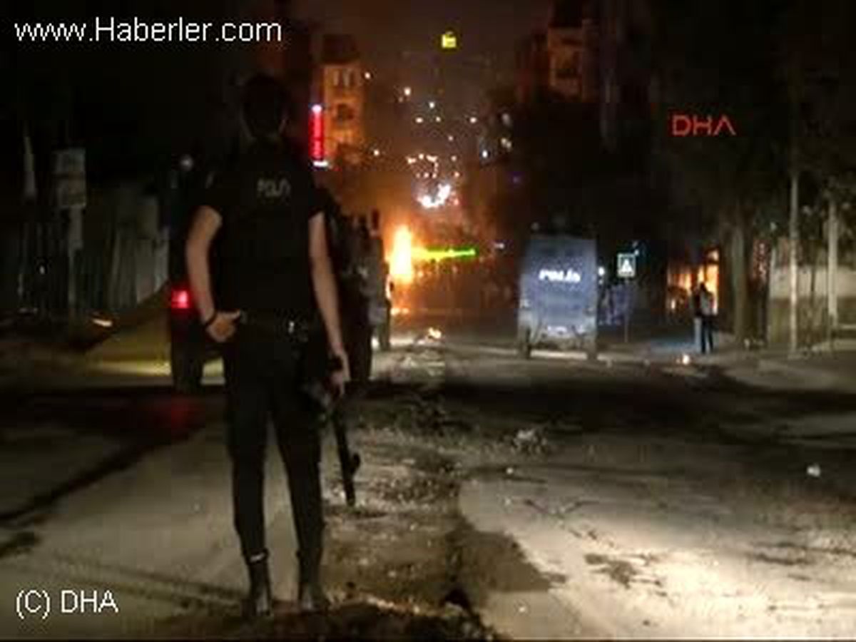 Gazi\'de Atakan Eylemine Polis Müdahalesi