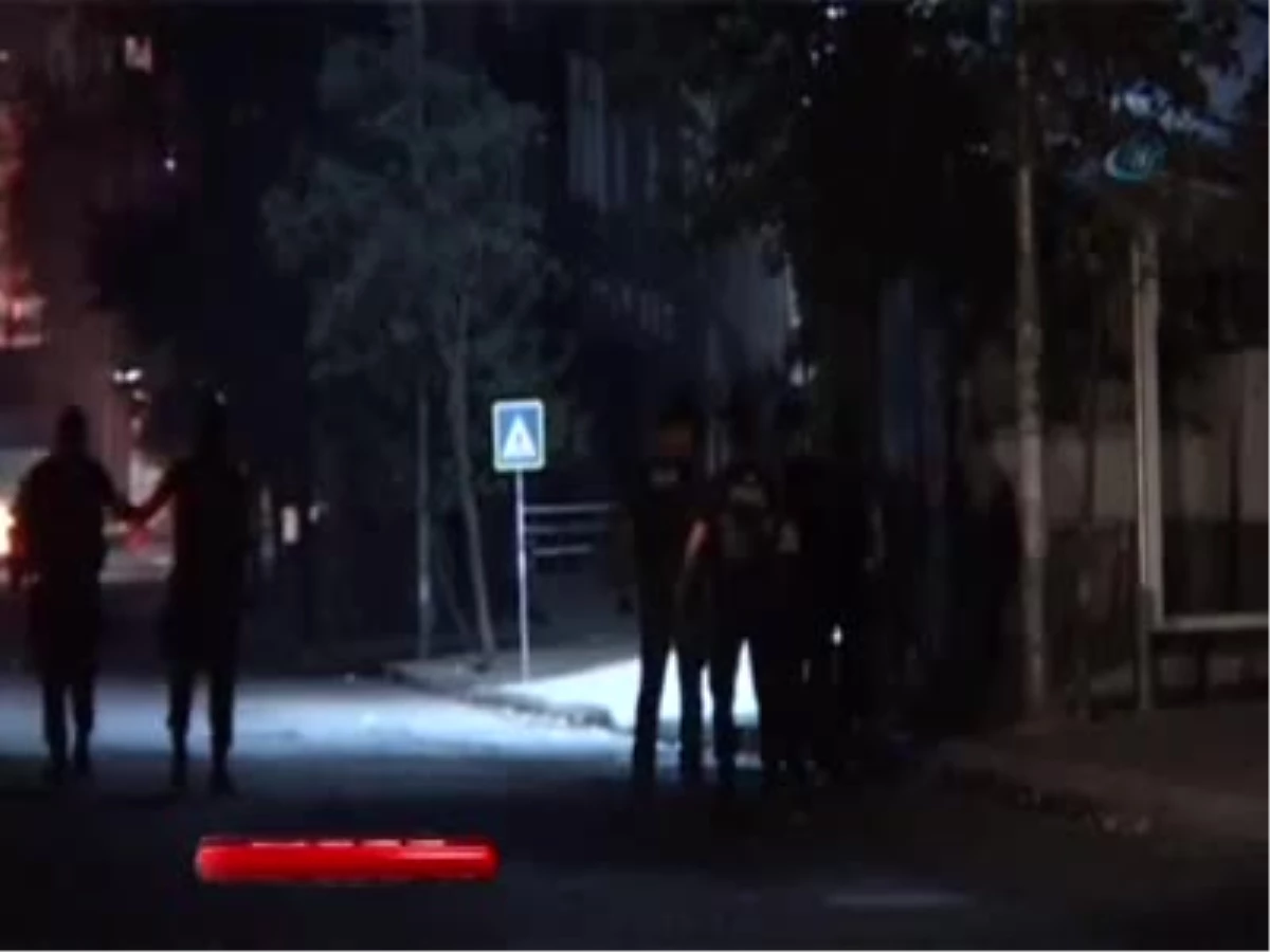 Gazi Mahallesi\'nde Eylemciler Polisle Çatıştı