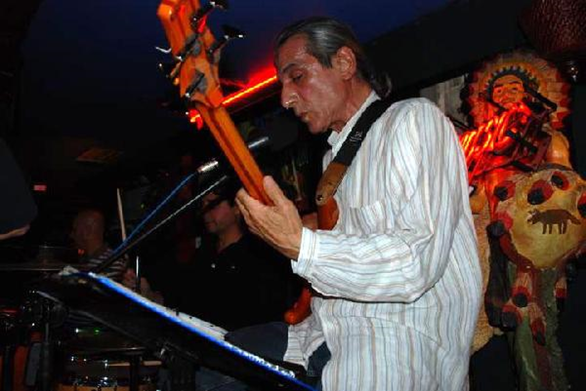 Adana'da Amatör Gitarist Sahnede Öldü