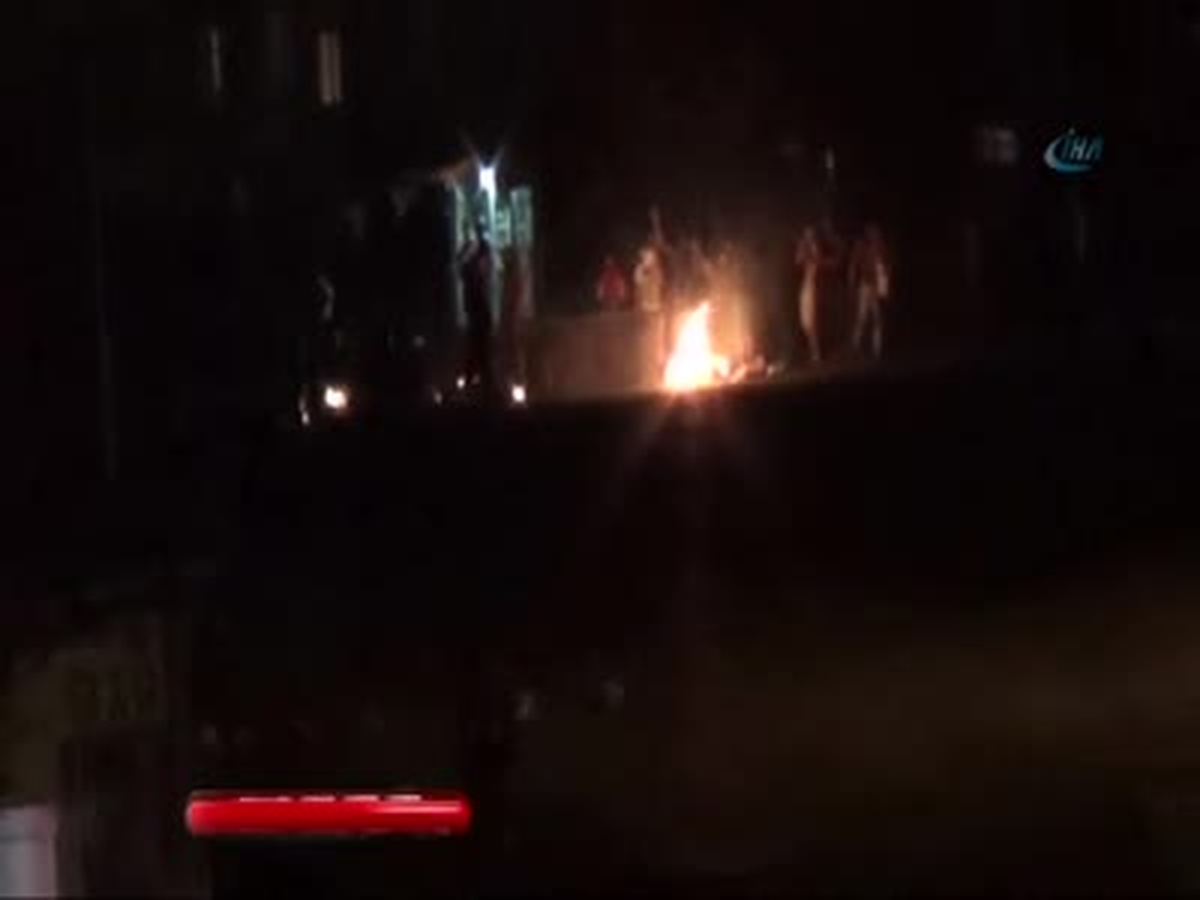 Hatay\'da Gösterici Gruba Polis Müdahalesi