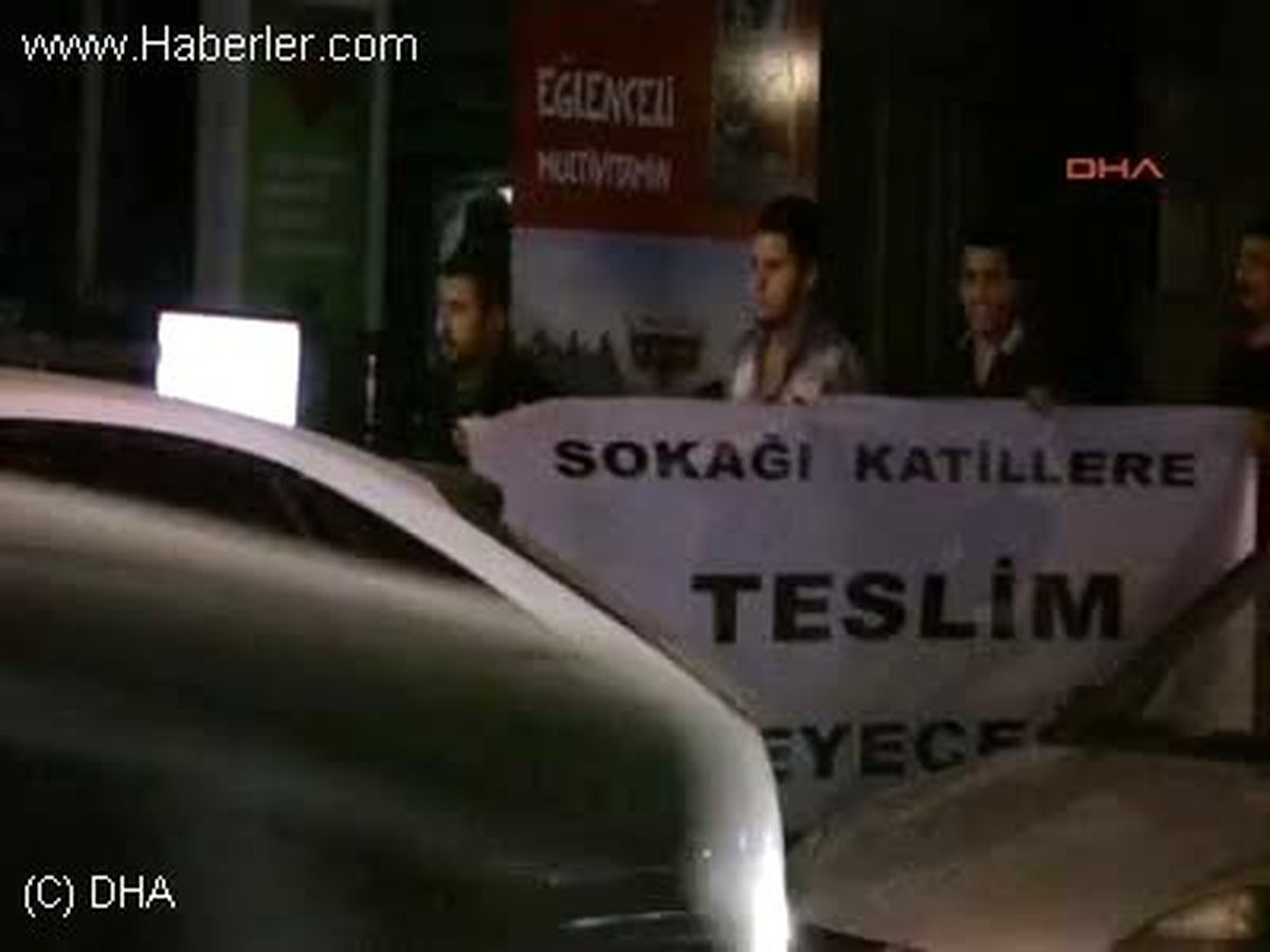 İzmit\'ten Taksime Yürüyorlar