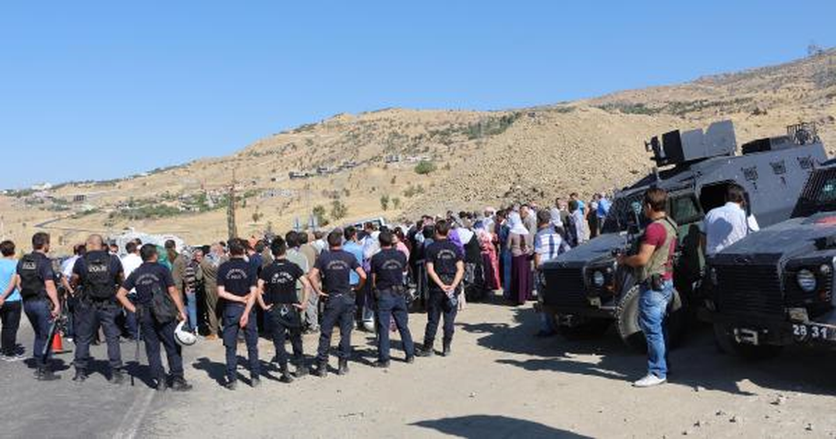 PKK Mezarlığını Açmaya Giden BDP\'lileri Polis Engelledi