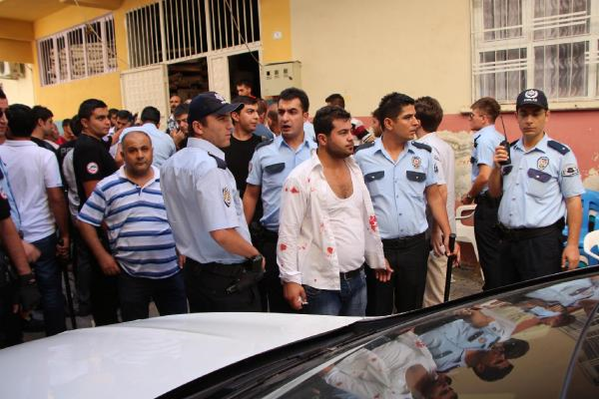Suriyeli\'ler Sokak Düğününü Bastı: 8 Yaralı