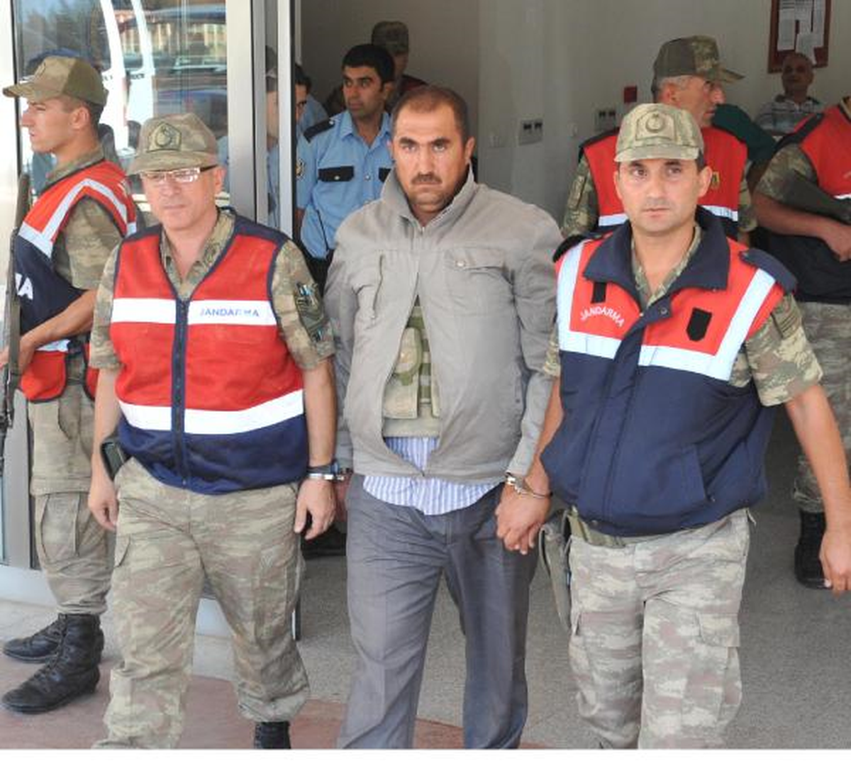 3 Kişinin Cinayet Zanlısı Kayısı Bahçesinde Yakalandı