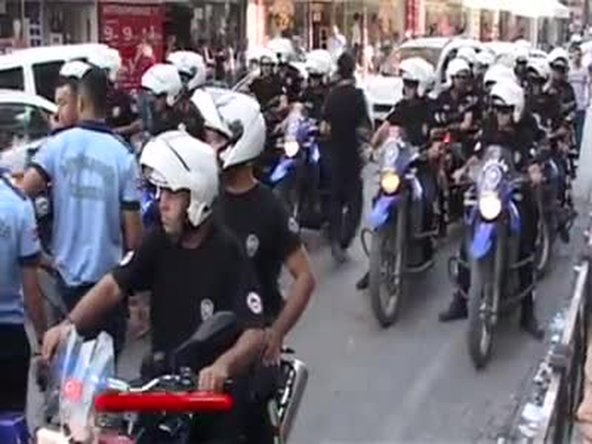 Adana\'da 150 Polis ile İşportacı Operasyonu