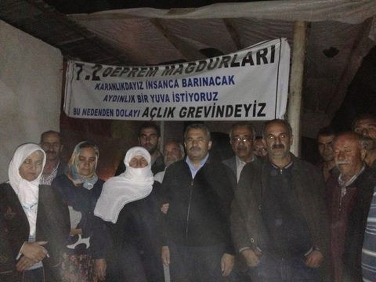 Ak Partili Aras Depremzedeleri Ziyaret Etti