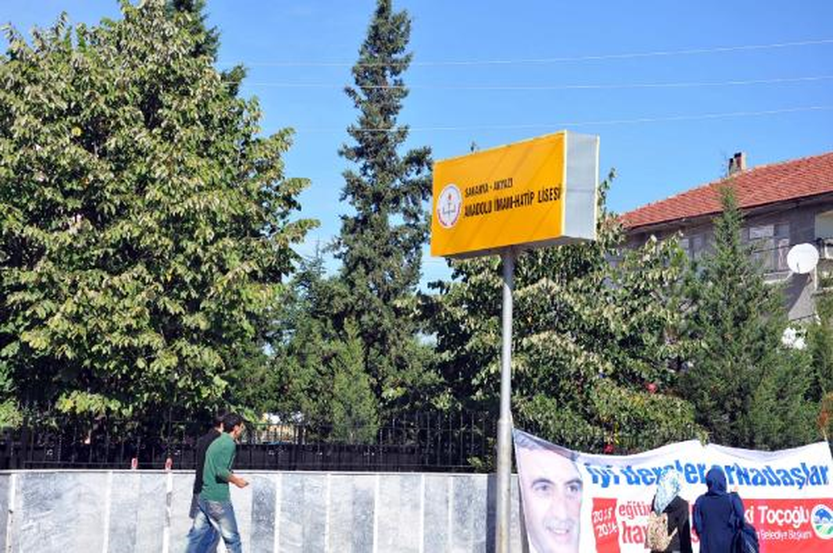 Akyazı İmam Hatip Lisesi\'nde Eğitim Tadilat Nedeniyle Başlamadı
