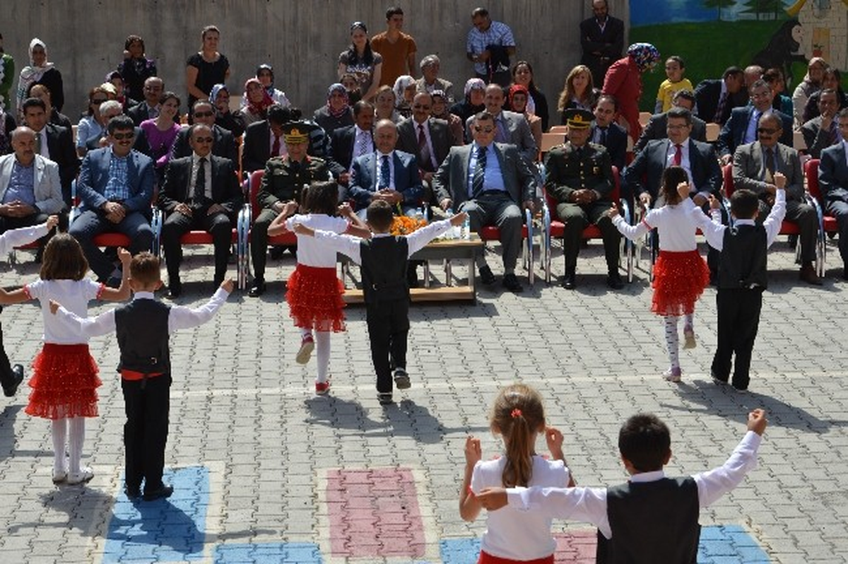 Ardahan\'da İlk Ders Zili Çaldı