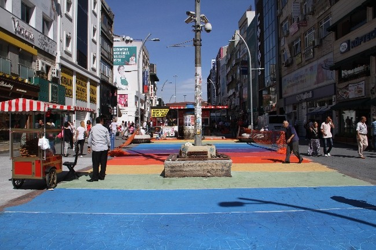 Bakırköy\'de Rengarenk Cadde