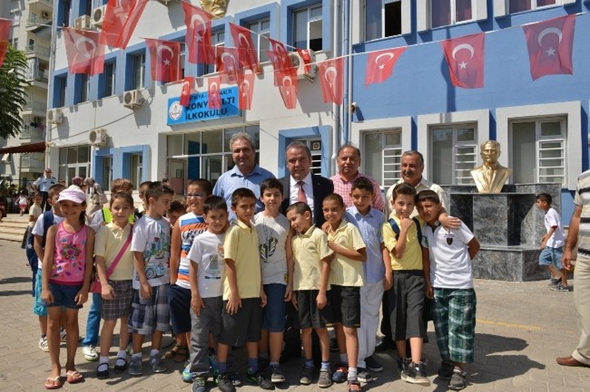 Başkan Böcek Okulları Ziyaret Etti