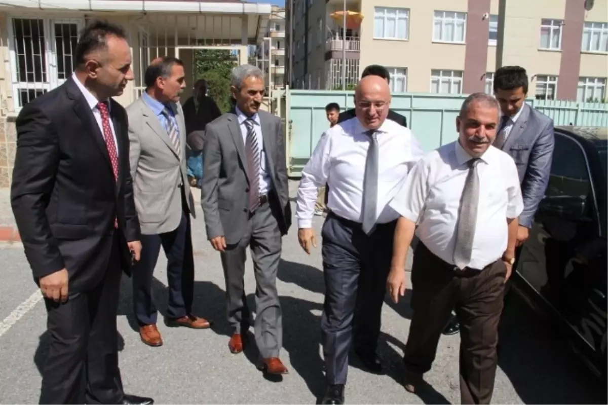 Başkan Demirtaş Okulları Gezdi