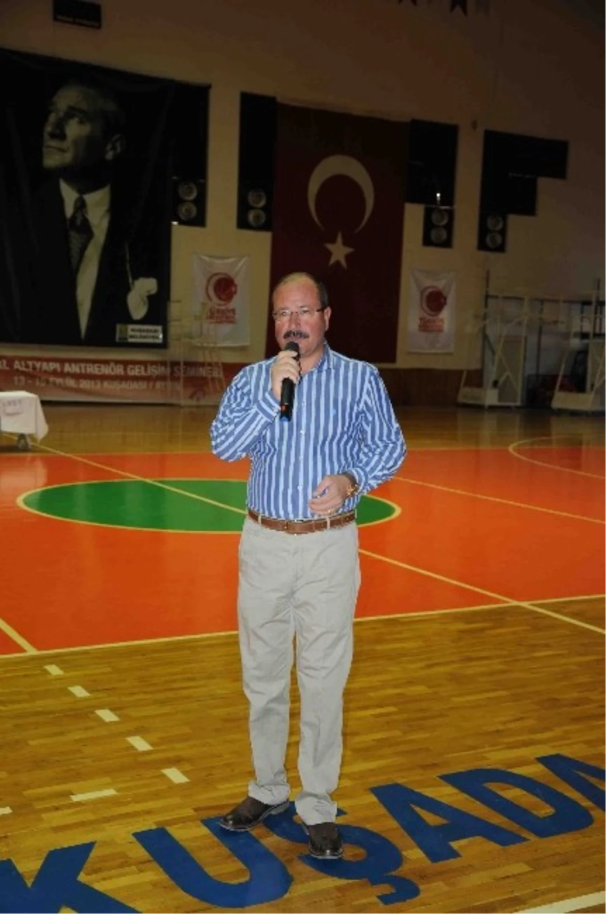 Basketbol Altyapı Antrönerleri Gelişim Semineri Kuşadası\'nda Yapıldı