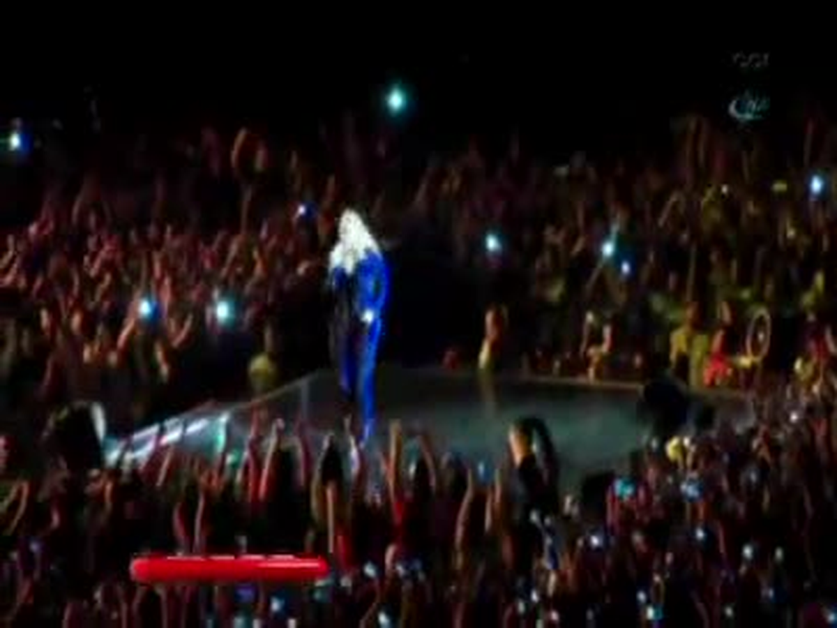 Beyonce Sahnede Tacize Uğradı