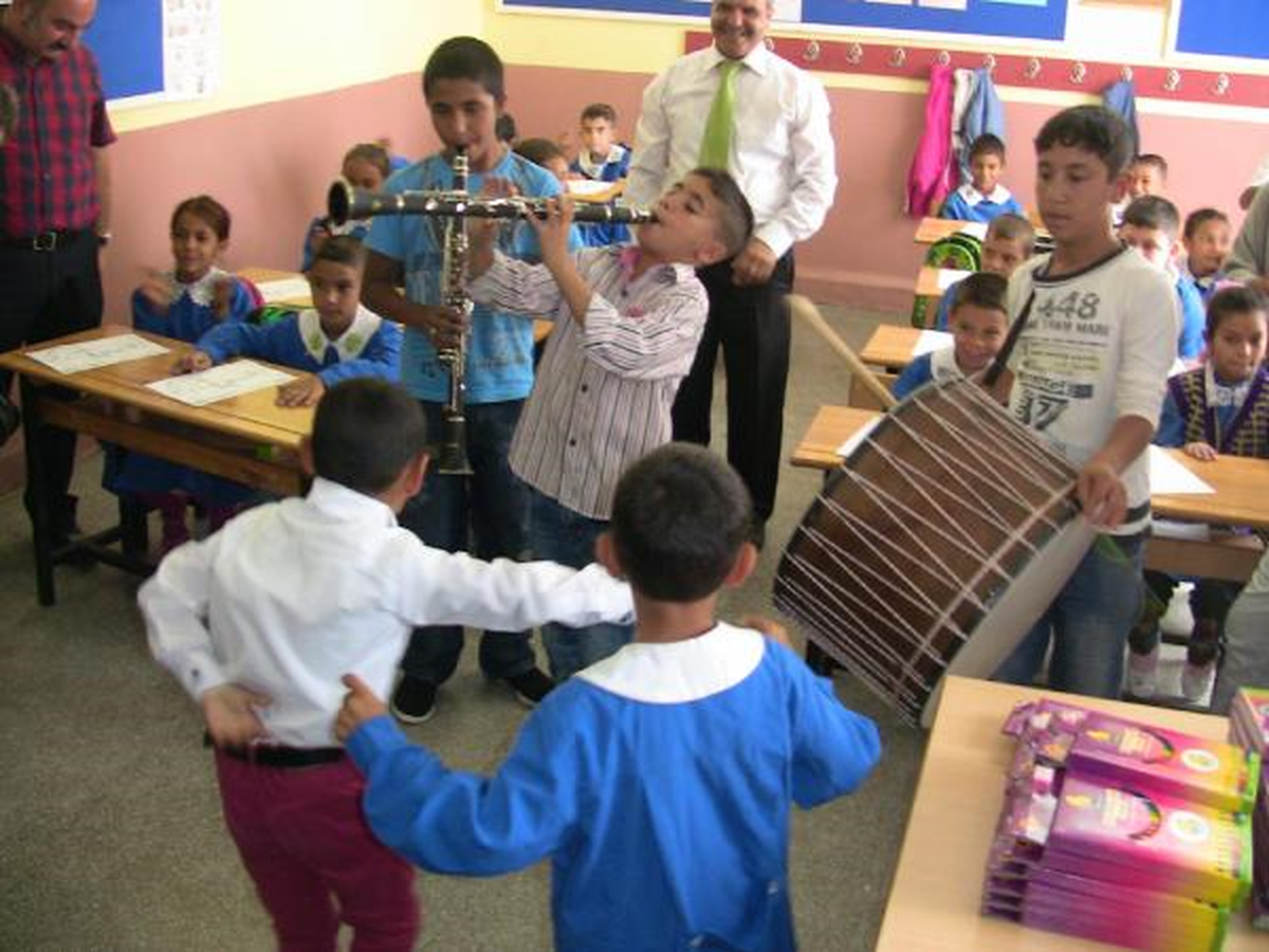 Okula Davul Zurna Eşliğinde Gittiler