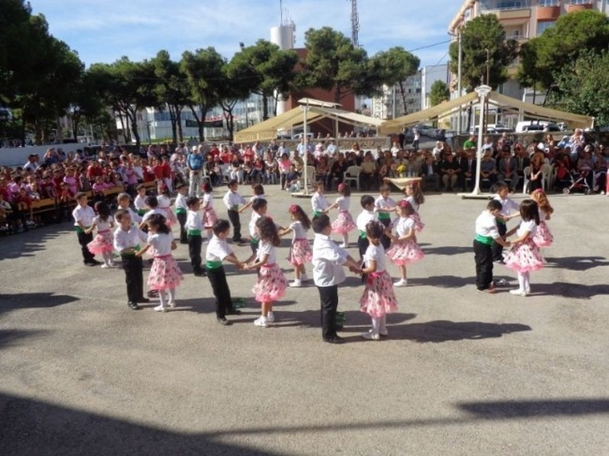 Burhaniye\'de İlköğretim Haftası Kutlamaları