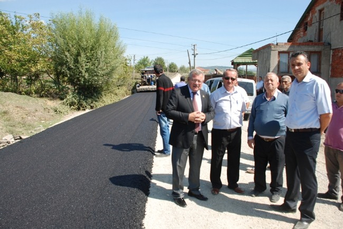 Çaycuma da Yeşiltepe ve Kadıoğlu\'na Sıcak Asfalt Çalışmaları Başladı
