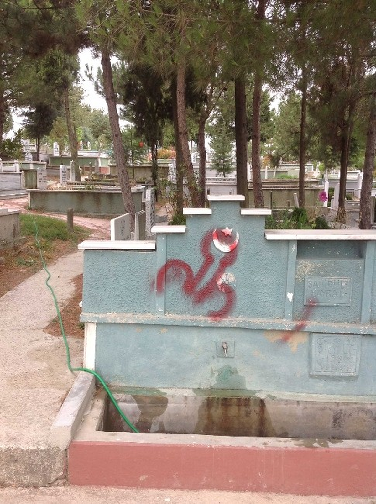 Çerkezköy\'de Mezarlığa Çirkin Saldırı