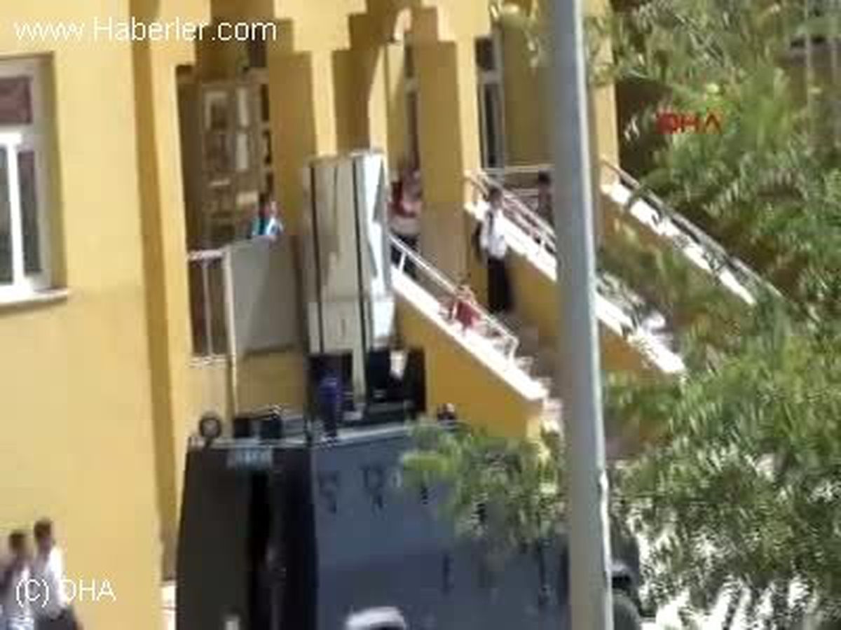 Cizre\'de Anadil Yürüyüşü, İdil\'de Zırhlı Araçla Önlem