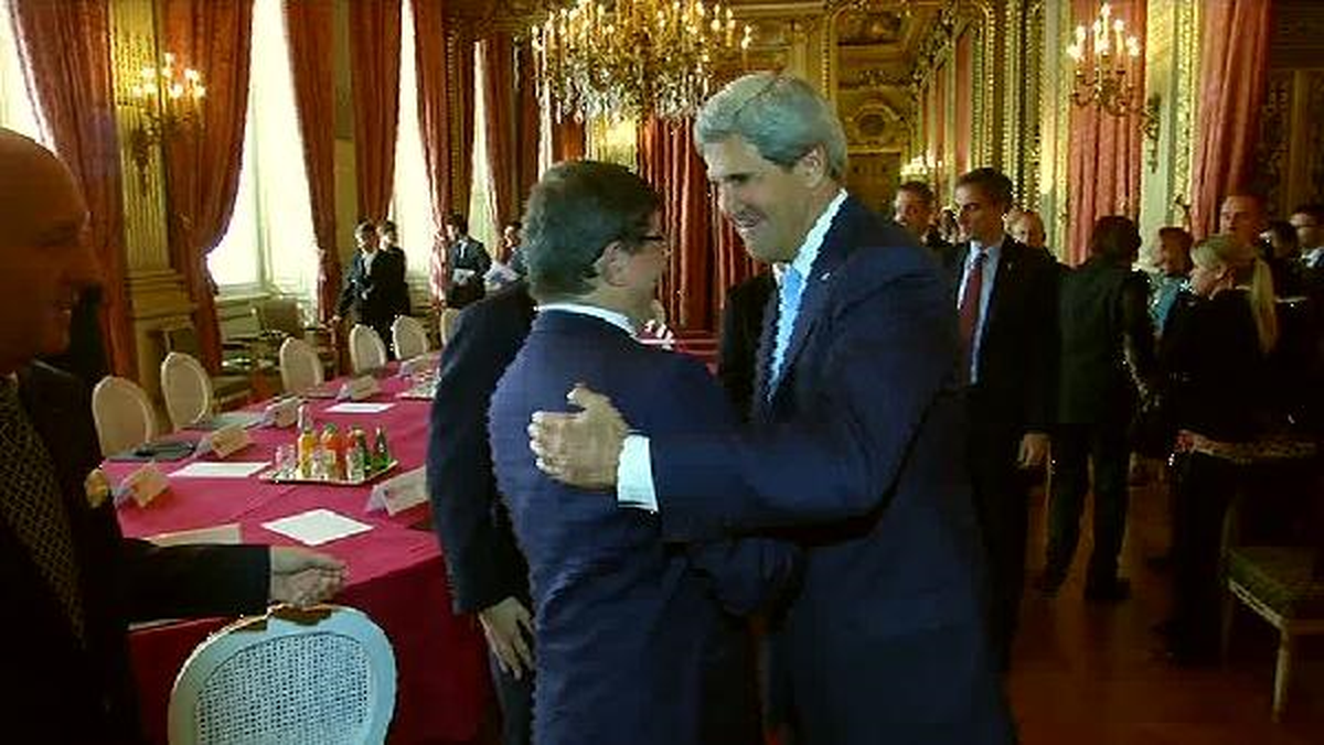 Davutoğlu Paris\'te Abd, İngiltere ve Fransa Dışişleri Bakanları ile Bir Araya Geldi