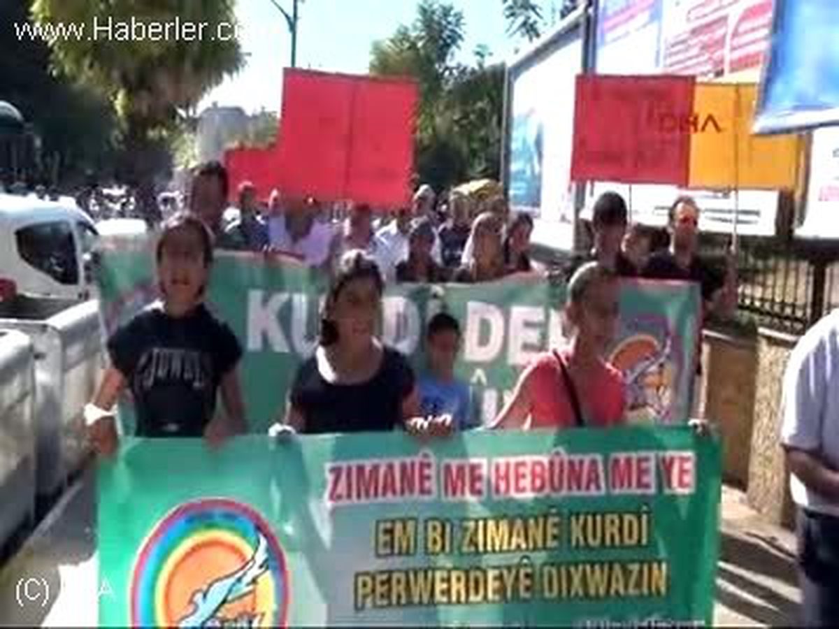 Der\'den Anadilde Eğitim Yürüyüşü