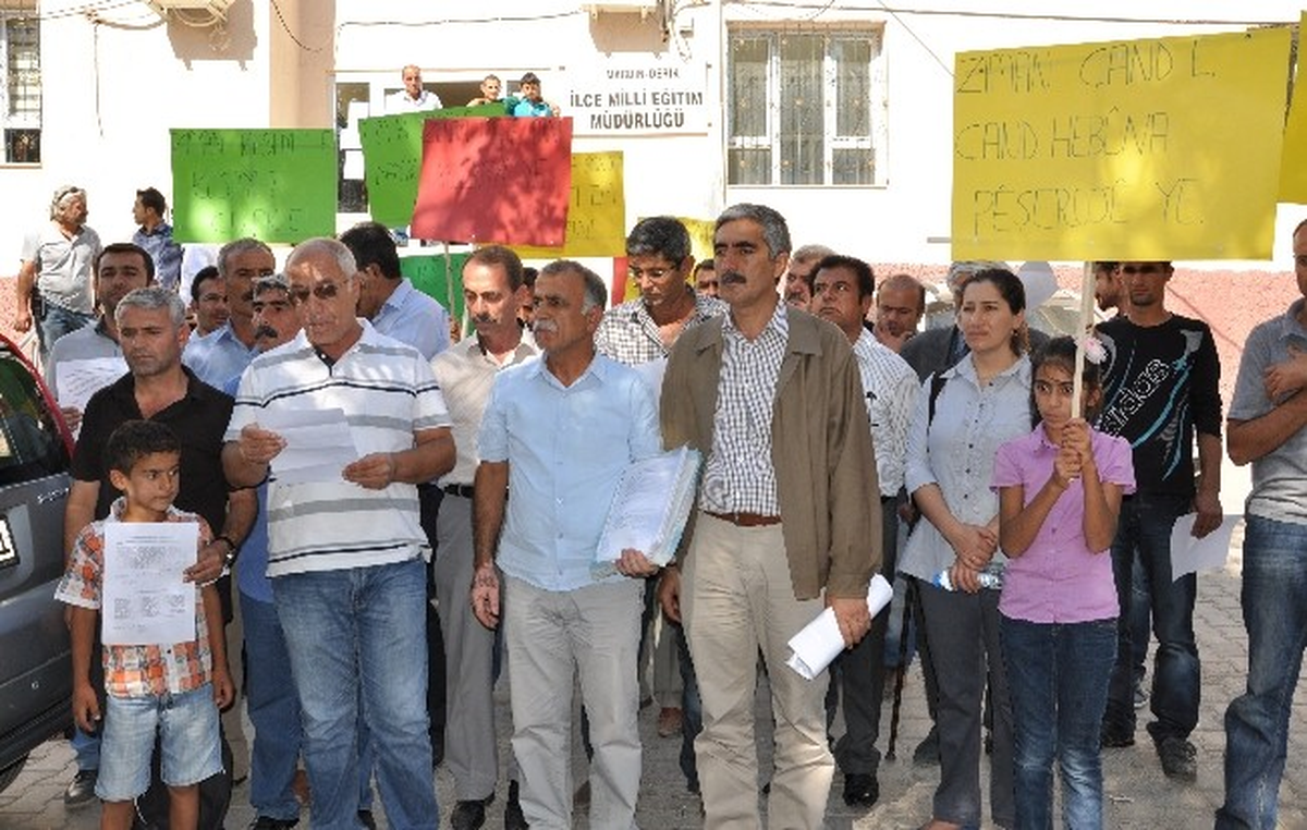 Derik\'te Ana Dilde Eğitim İçin İçin Milli Eğitim Müdürlüğüne Dilekçe Verildi