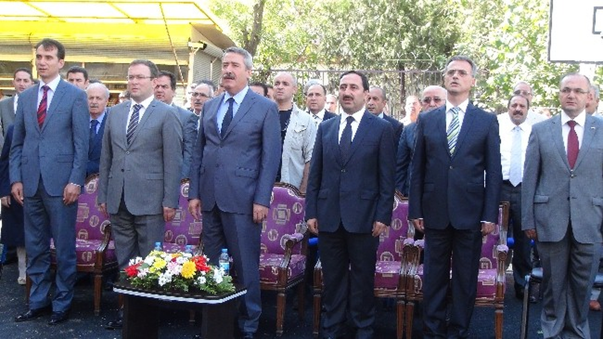 Diyarbakır Valisi Kıraç Yeni Eğitim Öğretim Yılının İlk Zilini Çaldı