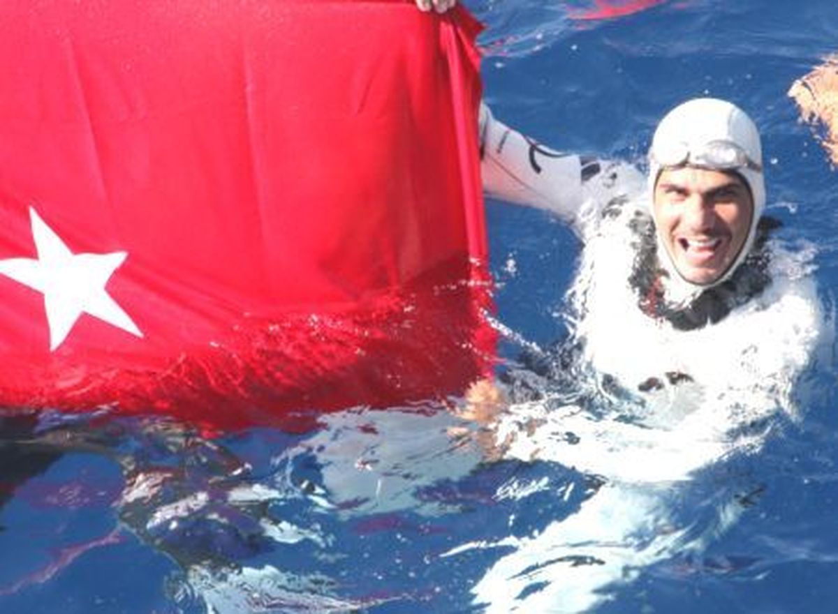 Dünya rekortmeni yüzücüden yeni rekor denemesi (2) ÇANAKKALE