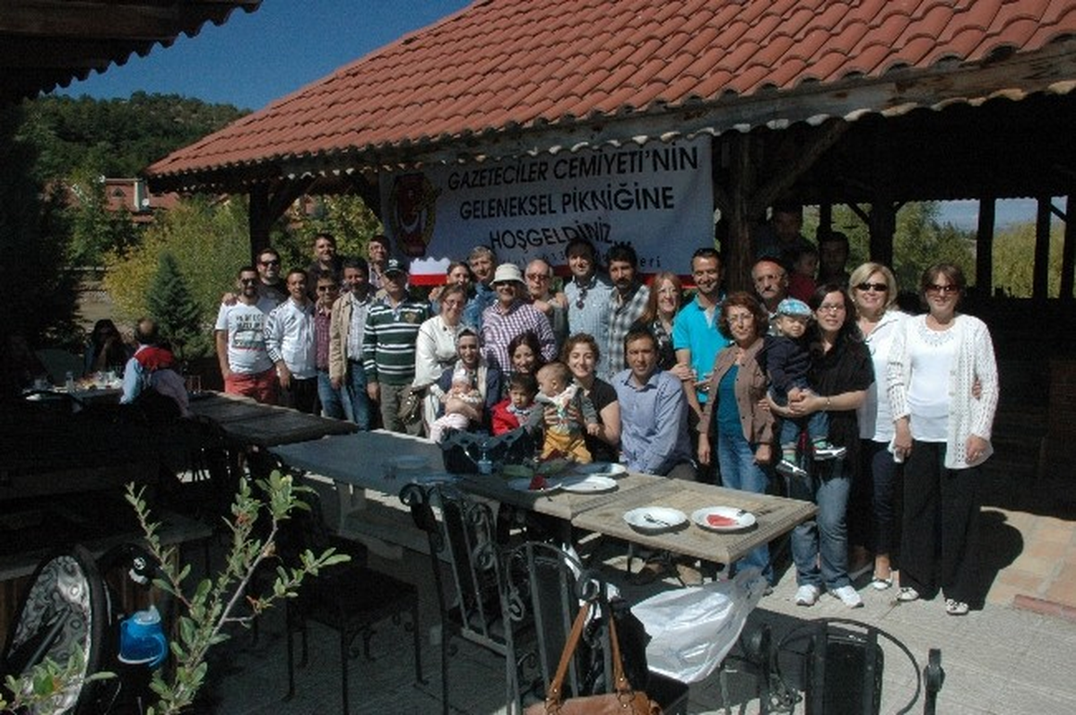 Gazeteciler Cemiyetinden Üyelerine Piknik