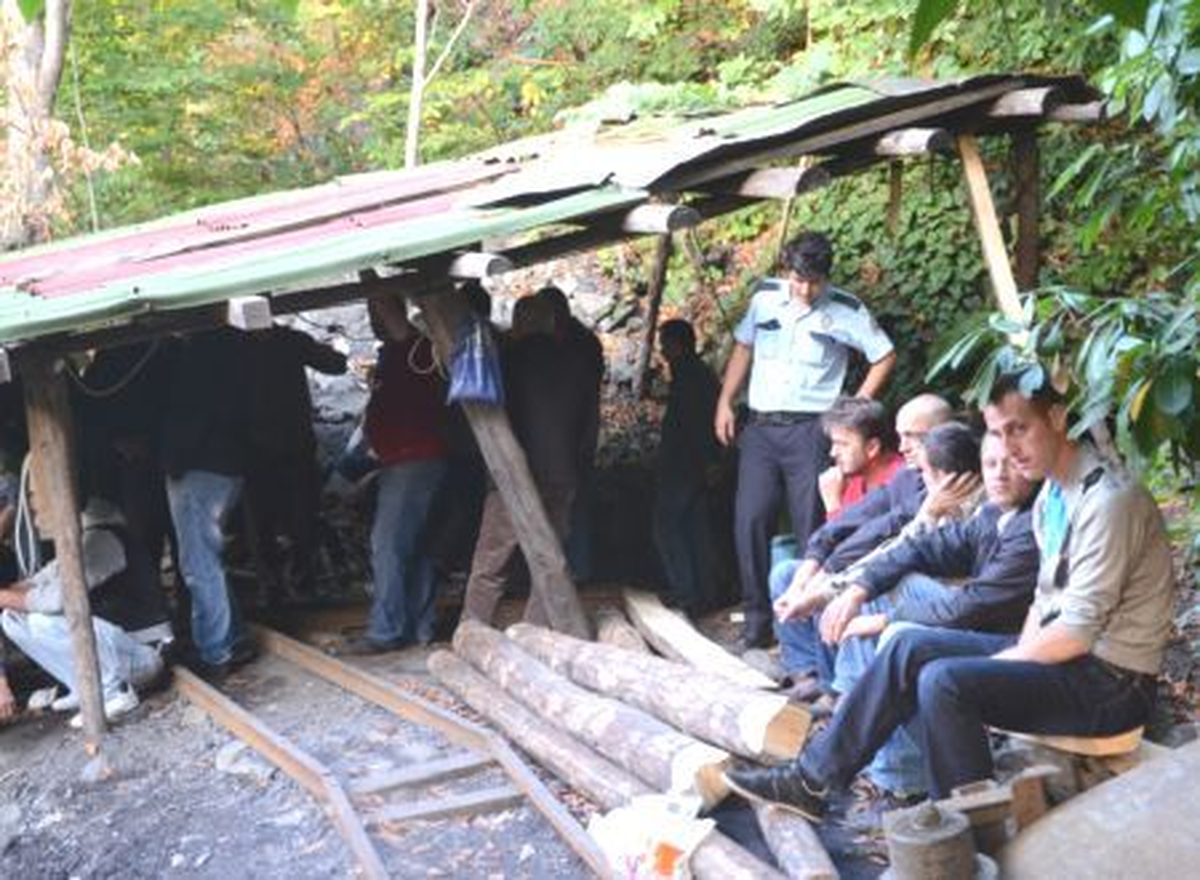 Göçük Altında Kalan Madenciye 17 Saattir Ulaşılamıyor