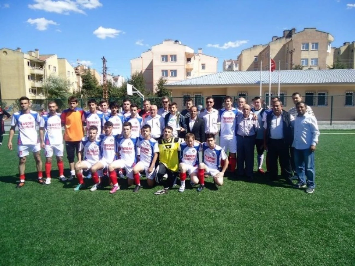 Güneşspor Futbol Takımı Şampiyonluk Kupasını Aldı