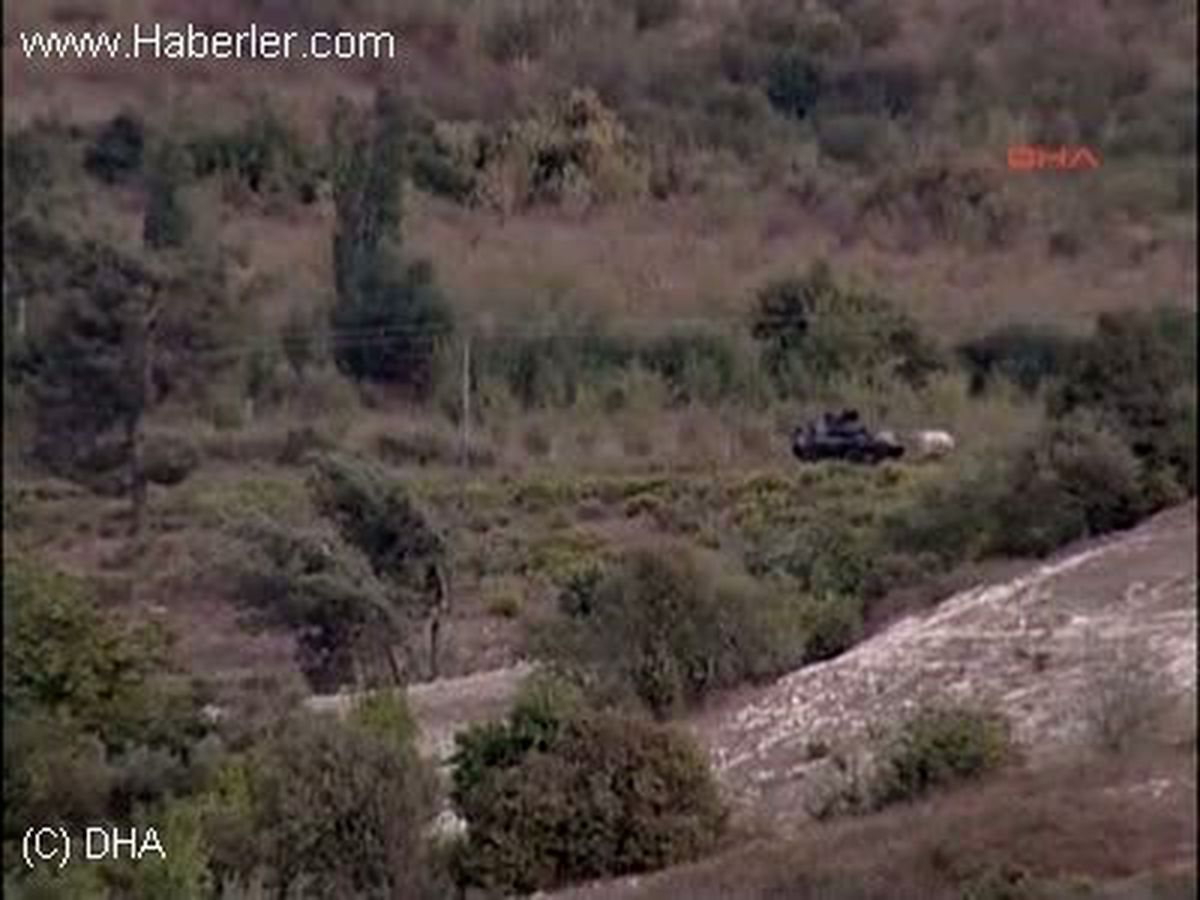 Hatay Hatay\'ın Yayladağı İlçesi\'nde Suriye Sınırına 400 Metre Uzaklıkta, Suriye Topraklarında Savaş...