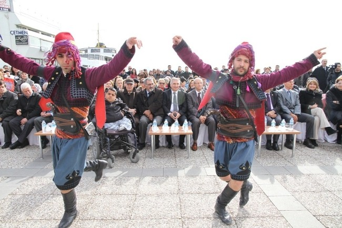 Haydi "Zeybek Öğrenmeyen Kalmasın"