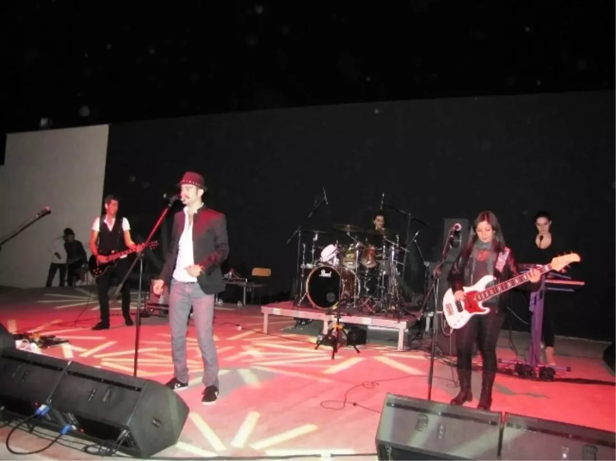 Hisarcıklı Gençler Kabare Band ile Coştu