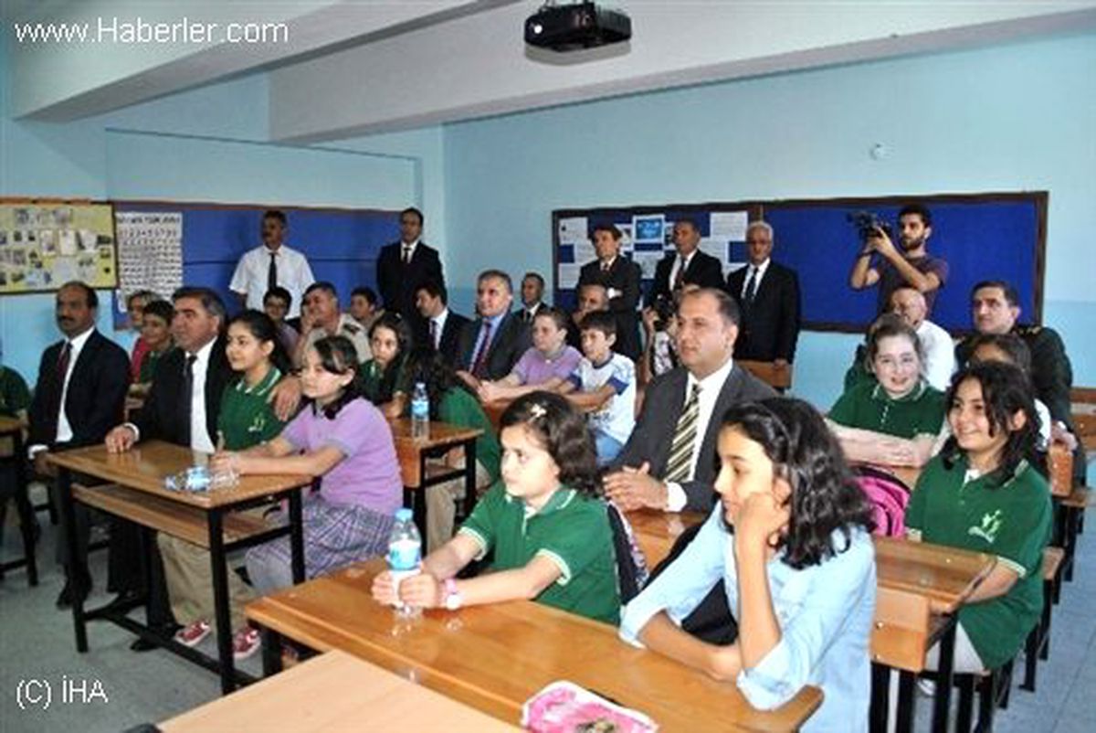 İlk Derse Protokol de Katıldı