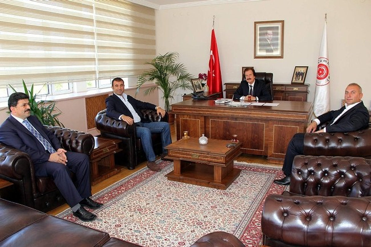 İş Adamı Ünal\'dan Rektör Kocacık\'a Ziyaret