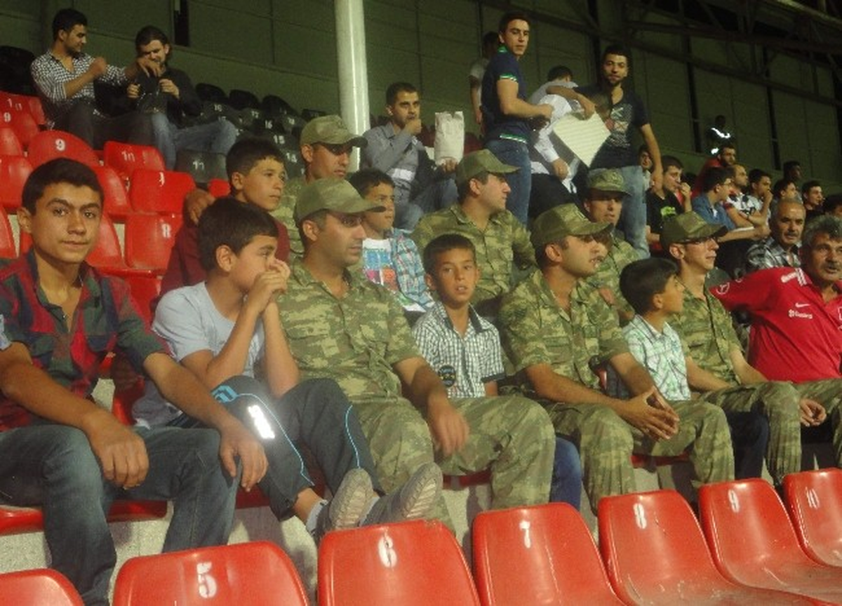 Jandarma\'dan Köy Çocuklarına Süper Lig Ziyafeti