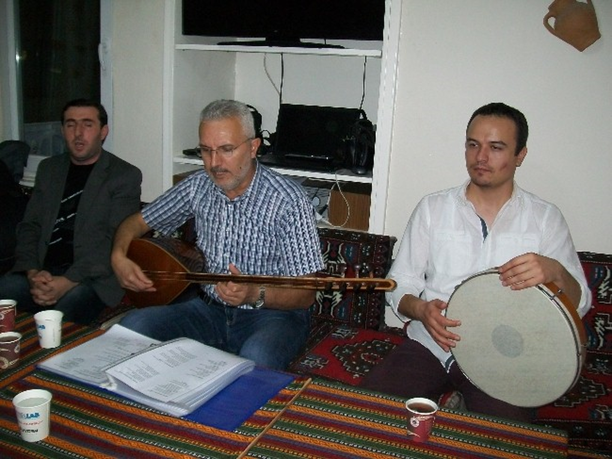 Kamu Çalışanları Türkülerle Stres Attı