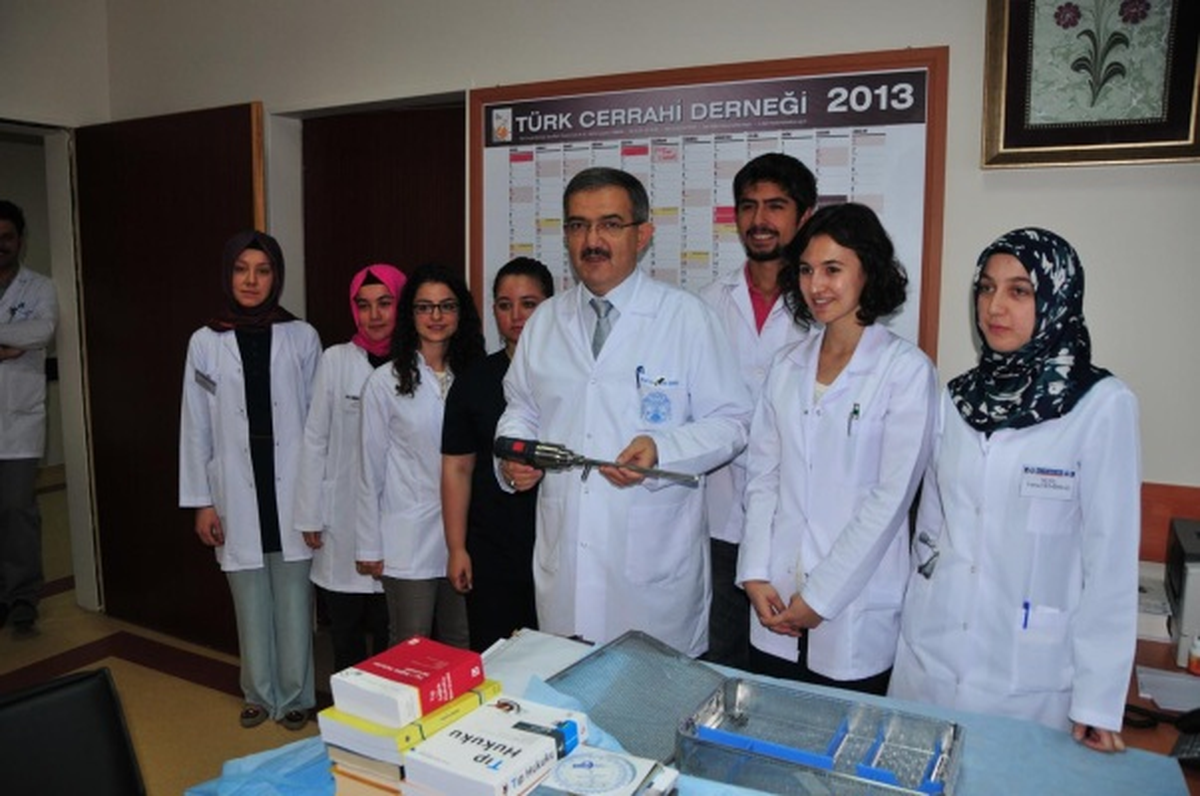 Karaciğerdeki Kist Ameliyatı İçin Özel Cihaz Geliştirdi