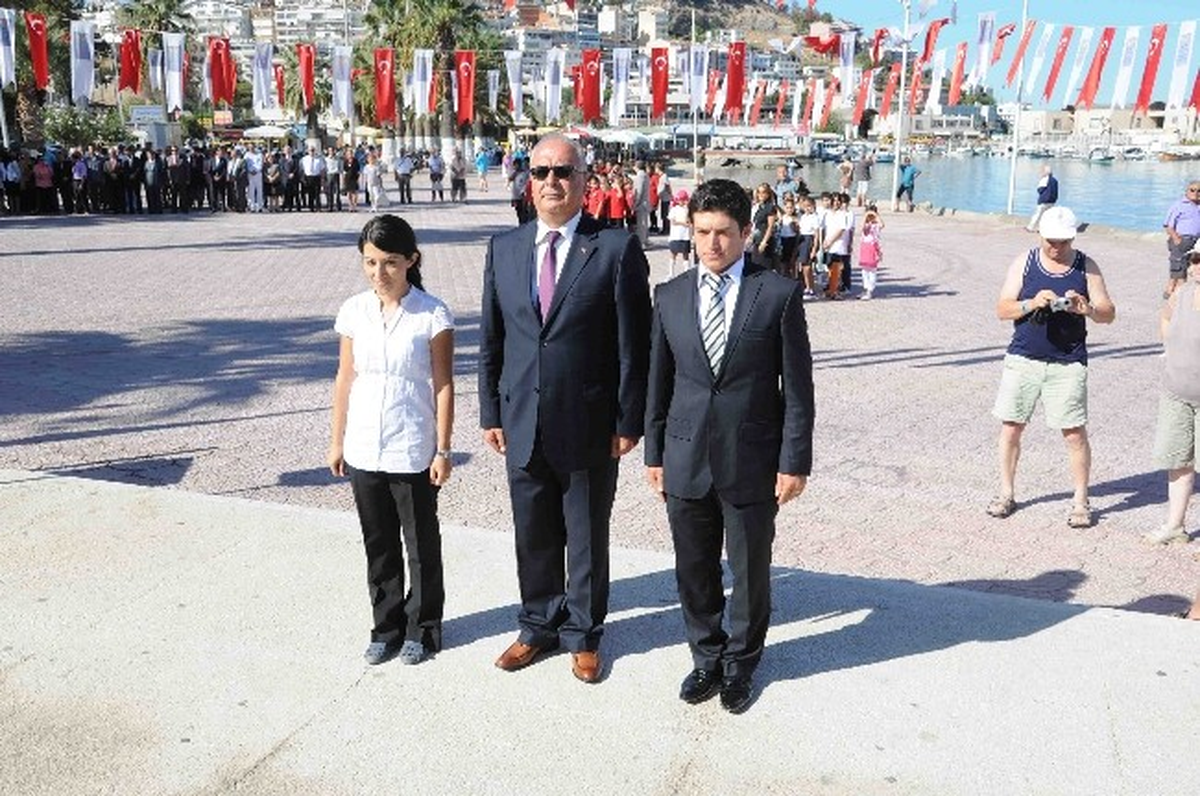 Kuşadası\'nda İlköğretim Haftası Kutlamaları