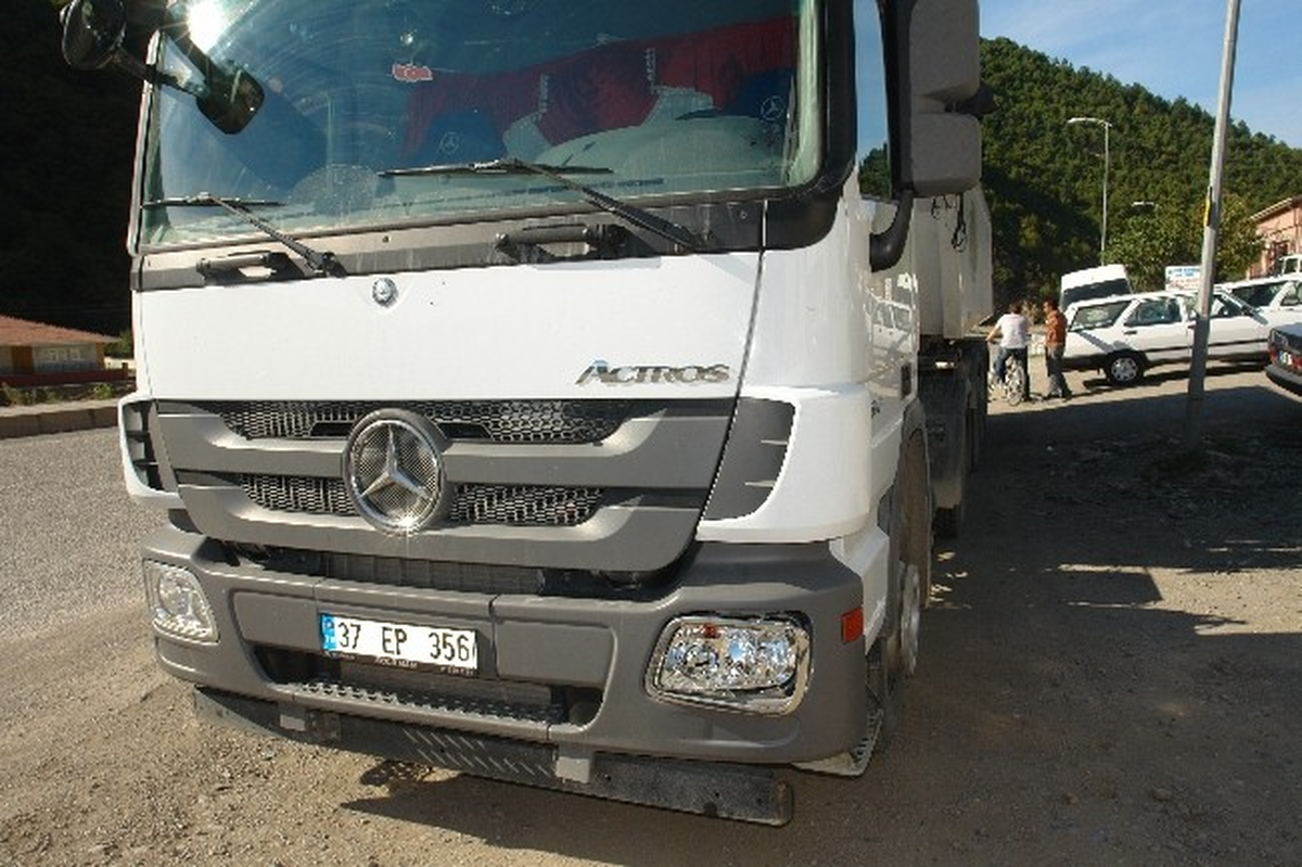 Motosiklet ile Tır Çarpıştı: 1 Yaralı