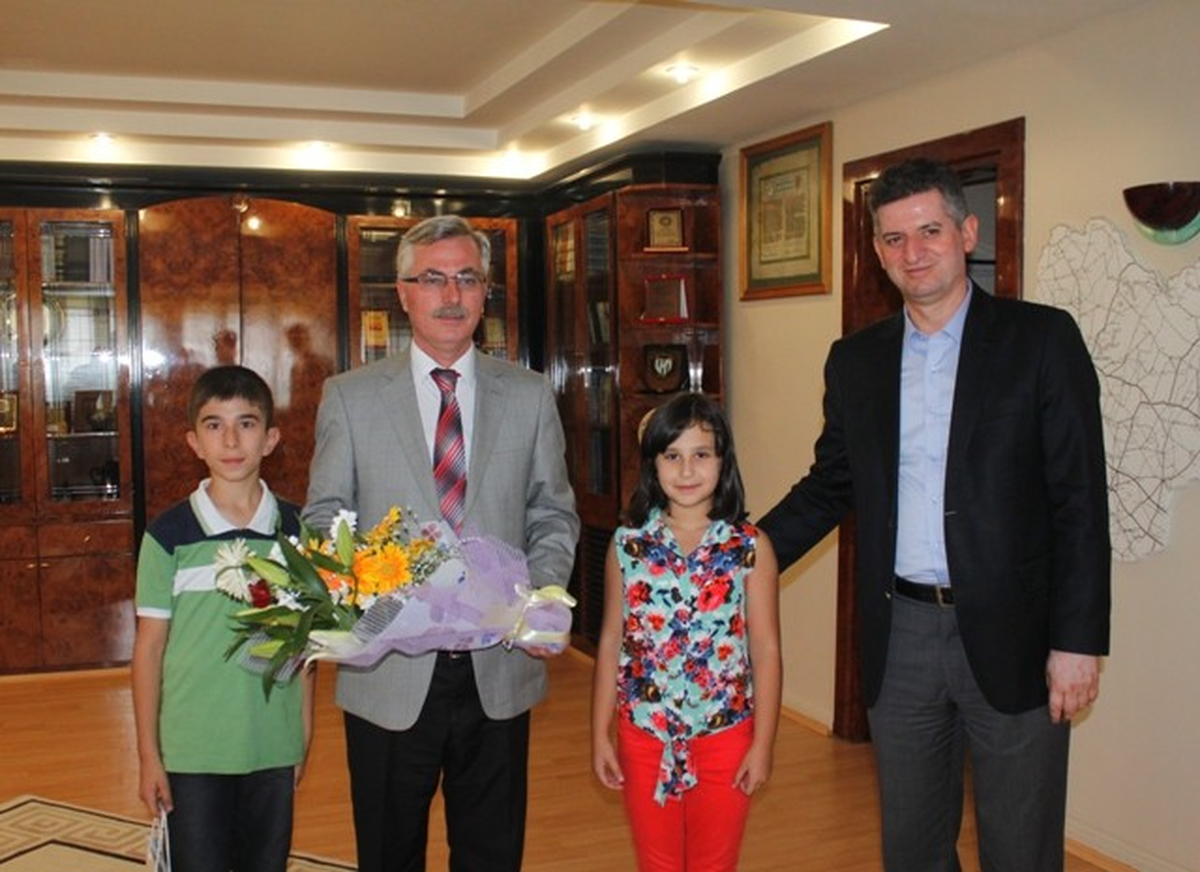 Öğrrencilerden Başkan Çağlayan\'a Ziyaret