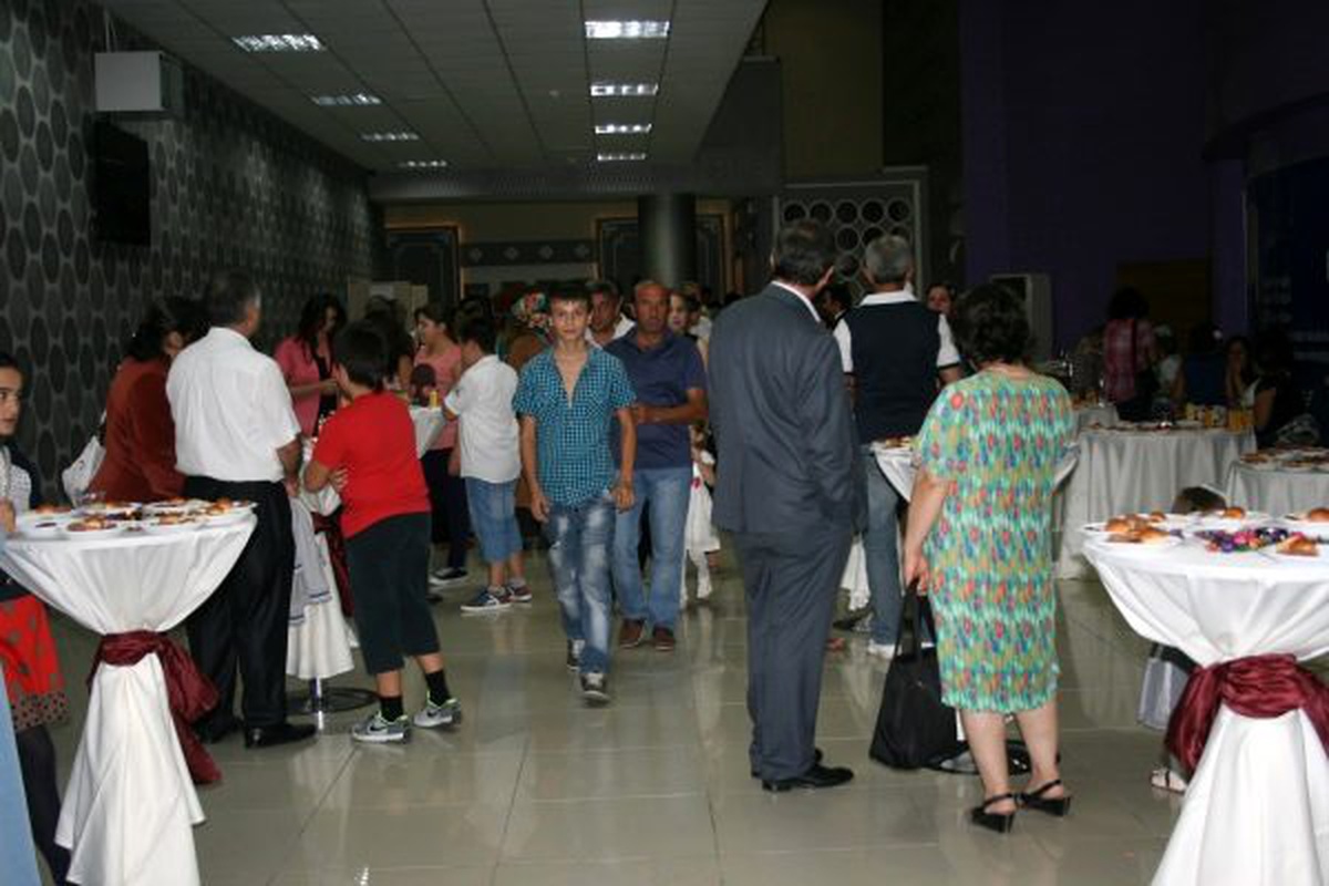 Pelikan Yine Fark Attı