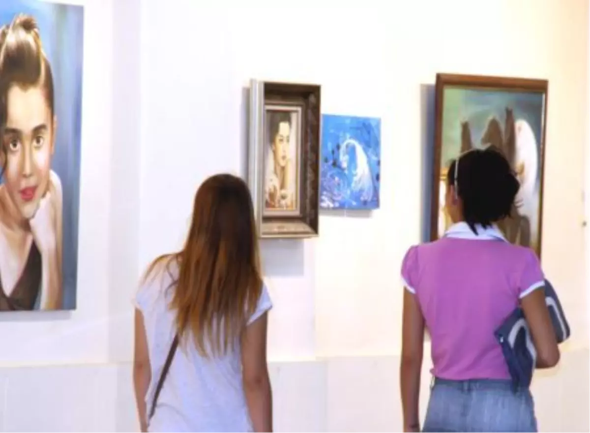 Ressam Uzun\'un "Müneccimler" Adlı Sergisi Açıldı