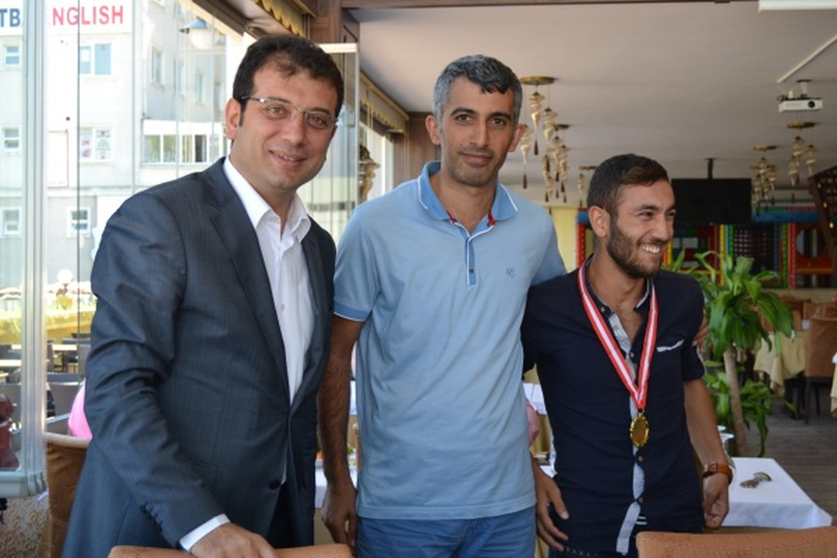 Şampiyonluk Kupası\'nı İmamoğlu Verdi