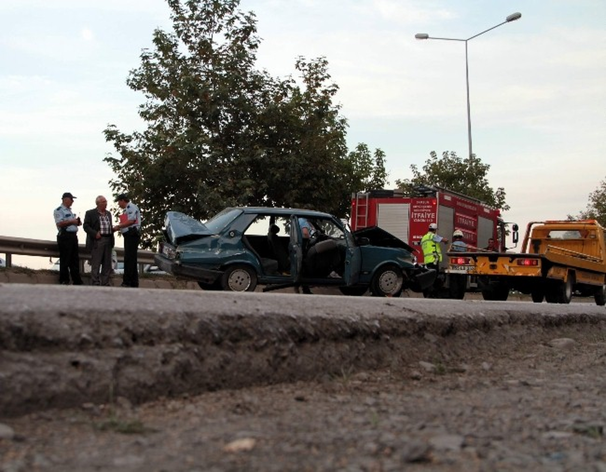 Samsun\'da Trafik Kazası: 3 Yaralı