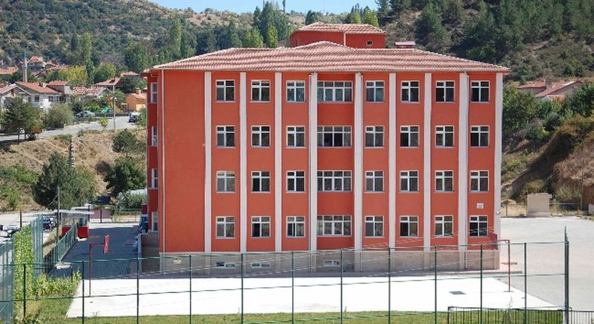 Simav\'da Üç Okulda Akıllı Tahta Sevinci