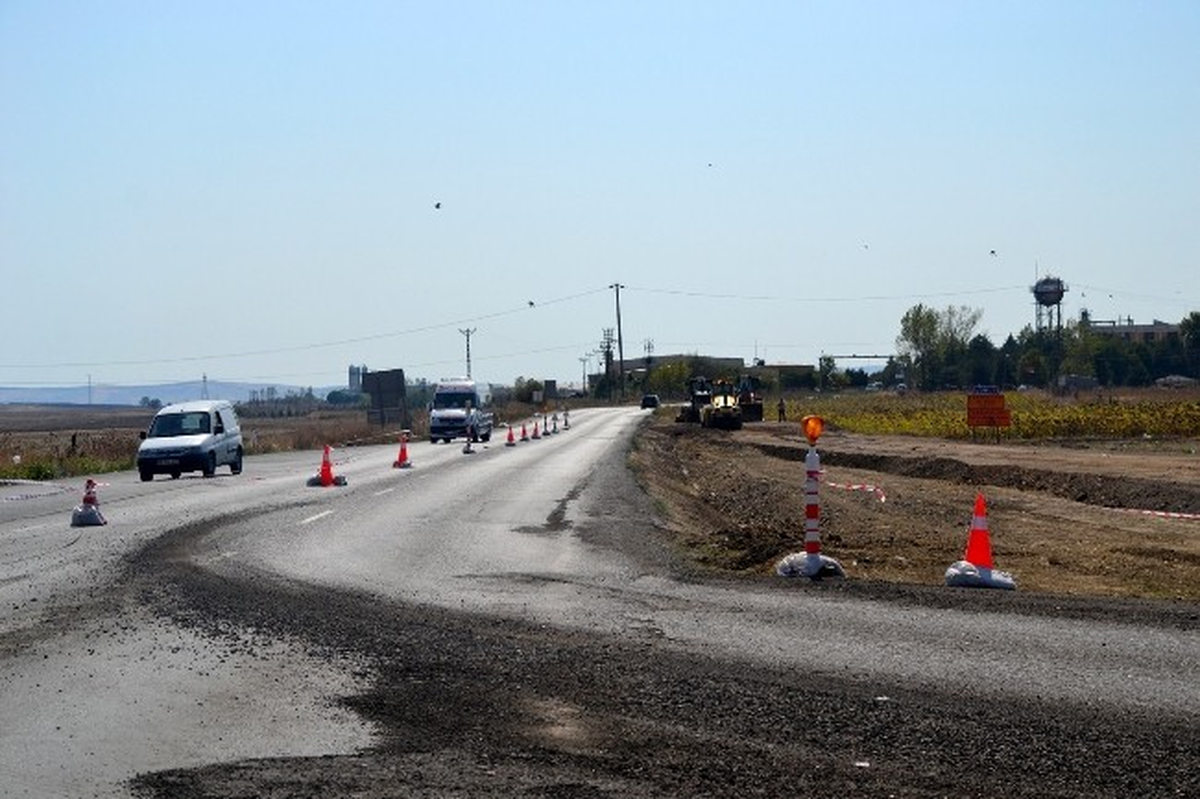 Tekirdağ\'da Yol Genişletme Çalışmaları Devam Ediyor