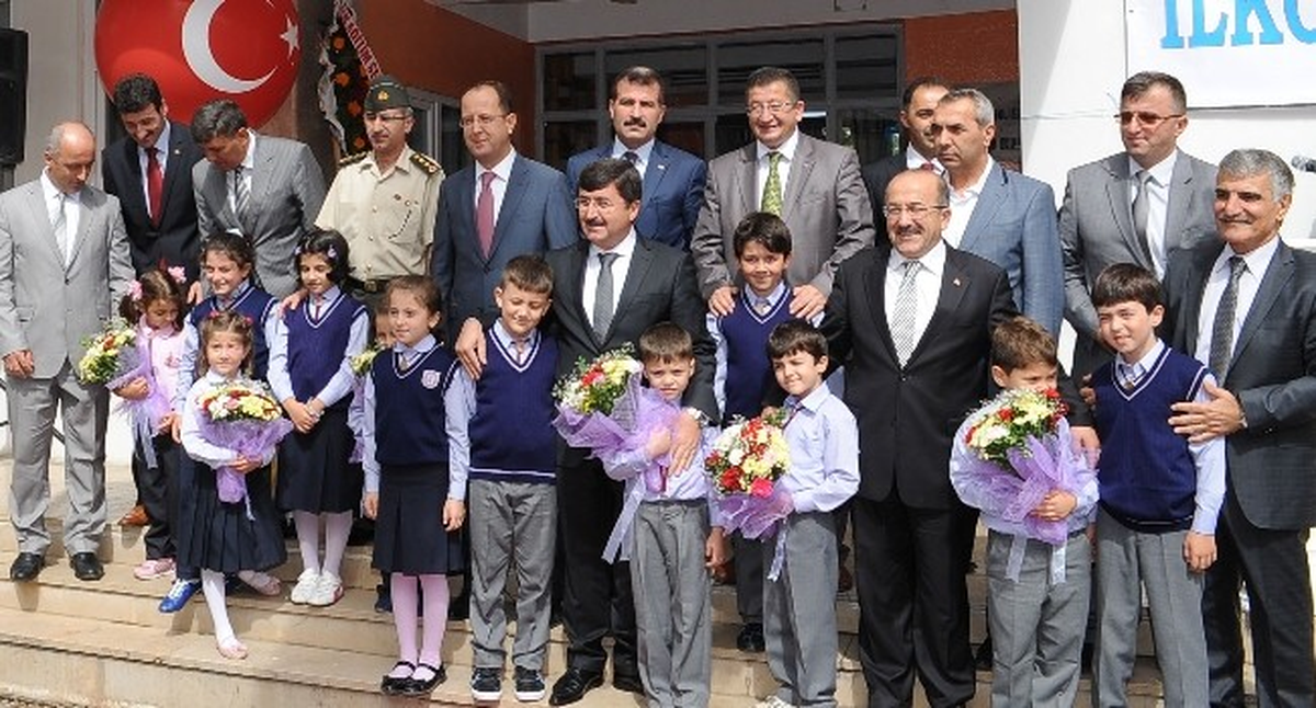 Trabzon\'da \'İlköğretim Haftası\' Kutlamaları Başladı