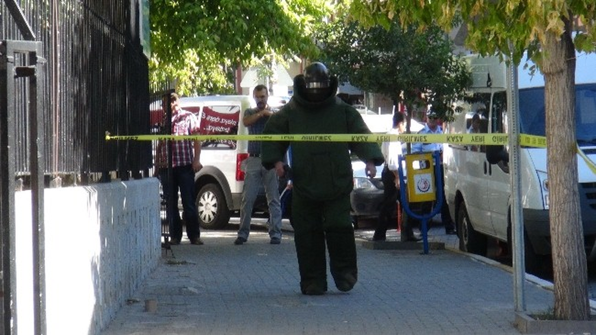 Uşak\'ta Okul Sabahı Bomba Paniği